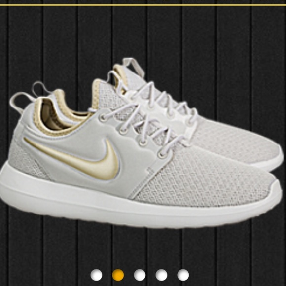 Nike NEW Women's Roshe Two - Picture 1 of 8